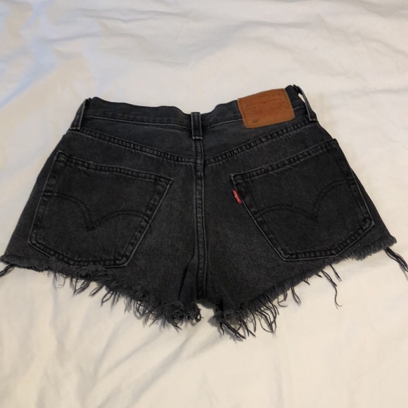 Levi’s shorts distress slightly worn - Picture 2 of 10